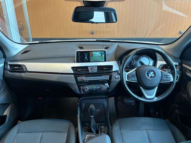 全体を俯瞰してみるとよく分かる、細部までこだわったデザインです！ドライバーの運転姿勢にもこだわっていることがよく分かります！