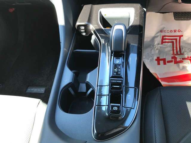 【電動パーキングブレーキ】ボタン一つでパーキングブレーキが掛けられる電動パーキングブレーキ！