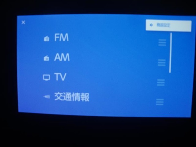 見えないところまで徹底洗浄！　「まるごとクリーニング」施工済み。　室内の汚れもニオイも、くまなく洗浄・除菌・消臭！　ボディやタイヤ、エンジンルームもすみずみまで美しく仕上げます。
