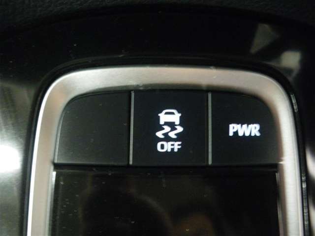 当社の九州運輸局指定工場にて、納車前点検整備致します。　点検項目数は100項目に及び、安心の状態でお客様にお届けいたします！買ってからも安心のカーライフを提供します。