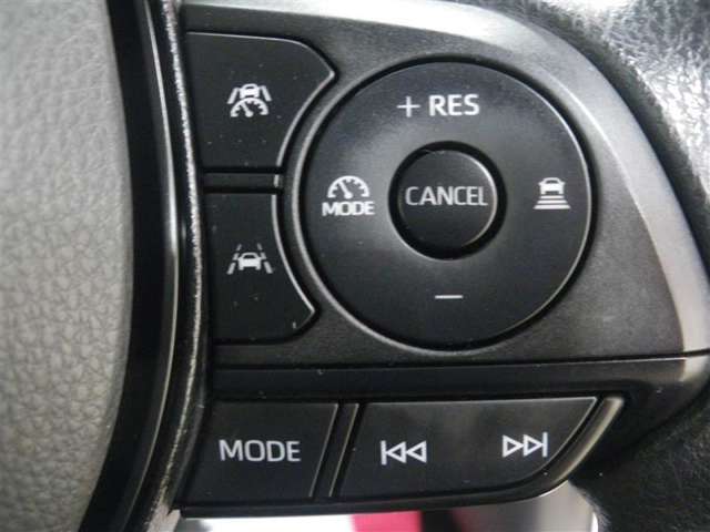 クルーズコントロール☆　アクセルペダルを踏まずに安定走行できるので、高速道路などでの長時間運転の負荷軽減に寄与します。　また、無駄なアクセルの踏み込みが抑えられ、エコドライブにも貢献します！