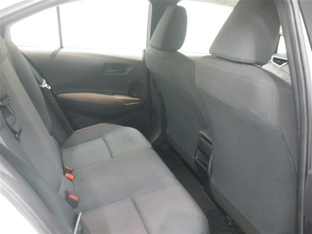 「ロングラン保証」付き！　約60項目・5000部品を1年間、走行距離無制限で保証します！　全国約5,000ヶ所のトヨタのお店で保証修理が受けられる、オールトヨタのネットワークを活かした保証です。