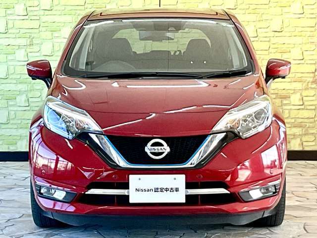 精悍なフロントマスク☆低燃費でキビキビとした走り、コンパクトで運転しやすいのにクラストップレベルの室内の広さ！