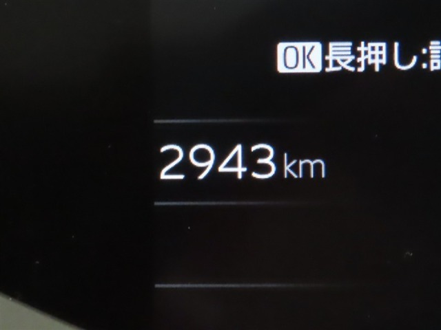 走行距離の少ないプリウスが入荷してきました。