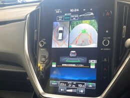 【マルチテレインモニター】車のフロントやサイドのカメラ画像を同時にモニター表示することで、悪路や狭い道を走行時でも周囲の状況確認ができ安心！本格SUVにうれしい装備です♪
