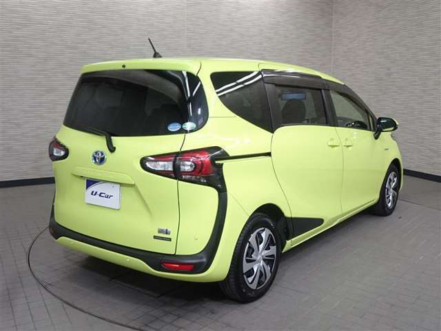 走りにこだわりながら収納力も持ち合わせたお車です。荷物を載せて軽快なドライブを楽しめますよ♪
