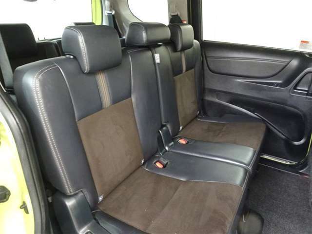 ゆとりある広々とした車内空間は、ドライブを始め買い物やレジャーなど、幅広く活躍します。一人でもみんなとでもお出かけを楽しみましょう！