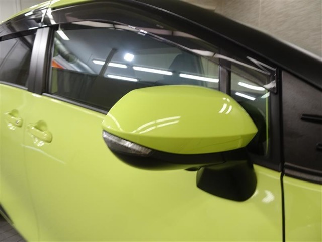 広々とした車内空間に優れた燃費性能。更にデザインも上質で人気のお車です！