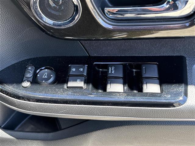 気になる車はすぐにお問い合わせください！右のカーセンサー専用無料ダイヤルから、専門スタッフがお車のご質問にお答えいたします！