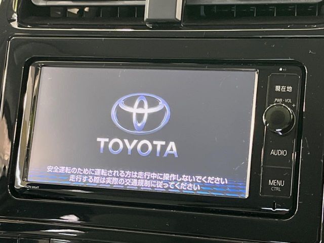 【純正ナビ】人気の純正ナビを装備しております。ナビの使いやすさはもちろん、オーディオ機能も充実！キャンプや旅行はもちろん、通勤や買い物など普段のドライブも楽しくなるはず♪