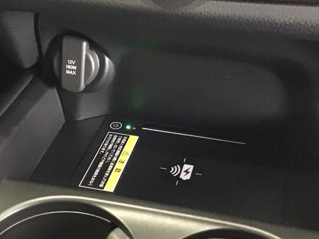 ワイヤレス充電器ついてます！