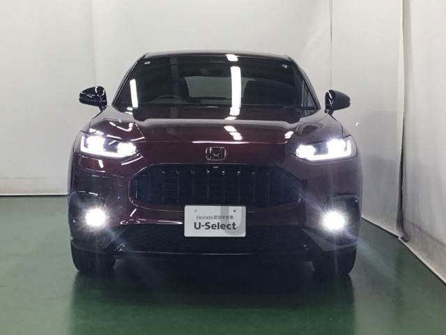 LEDヘッドライトを装備しています。LEDヘッドライトはとても明るく、雨の日や夜間走行も安全・安心です。オートライトコントロール付きで周囲の明るさに応じて自動で点灯・消灯します