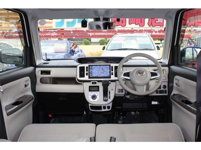 ムーブキャンバスのかっこいい内装！☆内装美車☆ダッシュボードもシートも当然キレイ・清潔に仕上げております。内装のキレイなお車は気持ちがいいですし、コンディションのいい車が多いんです。