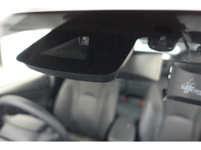 先進の安全装備ついてます。詳しい装備内容、仕様等につきましてはスタッフにお問合せ下さい。