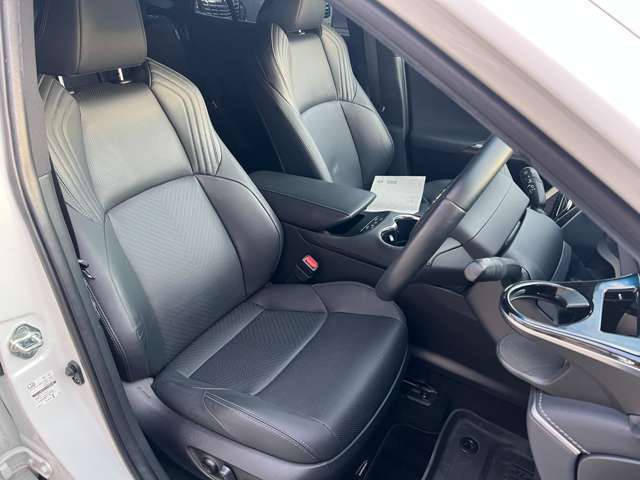 運転席はくつろぎのプライベート空間！ 車内をクリーニングしてお待ちしております！