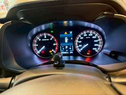 視認性の良いメーター類とインフォメーションディスプレイ♪