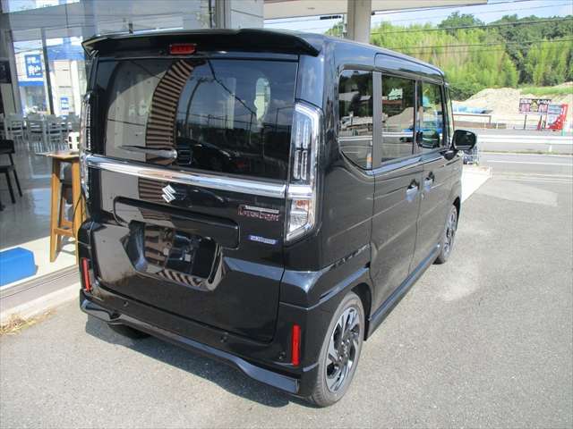 【陸運局認定指定車検工場完備】国家資格検査員1名・国家資格整備士3名で、お客様の大切な愛車を末永く安心サポートさせて頂きます！当店おすすめ安心メンテパック加入で3年間のメンテナンスと車検がお得！