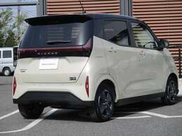 CO2排出量ゼロ⇒日産サクラは電気自動車。走行中CO2を一切出しません。