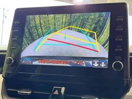 【バックカメラ】駐車時に後方がリアルタイム映像で確認できます。大型商業施設や立体駐車場での駐車時や、夜間のバック時に大活躍！運転スキルに関わらず、今や必須となった装備のひとつです！