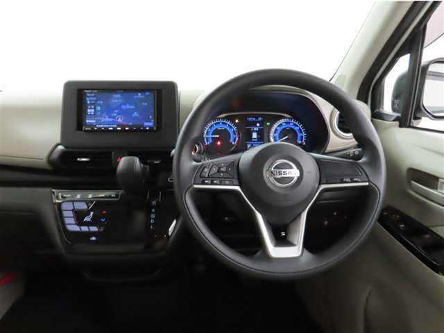 操作しやすい位置に配置されたスイッチ類です