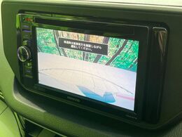 【バックカメラ】駐車時に後方がリアルタイム映像で確認できます。大型商業施設や立体駐車場での駐車時や、夜間のバック時に大活躍！運転スキルに関わらず、今や必須となった装備のひとつです！