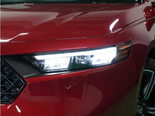 【ヘッドライト】省電力で長寿命の明るく運転しやすいLEDヘッドランプです。明るく照らすので暗い夜道からお客様を守ってくれます。