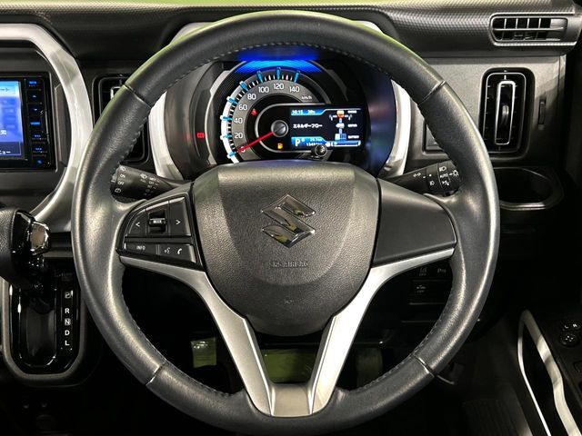 【ステアリングスイッチ】運転中、前方から目線をそらすことなく、オーディオ等の操作が可能な便利機能！安心＆快適なドライブを演出してくれます♪