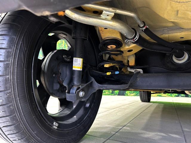 お車を安心してお乗りいただく為には、足回りの定期点検が欠かせません。サービスサポート（有償保証）では無料点検もご提供しており、安心のカーライフをお過ごしいただけるサポート体制が整っています。