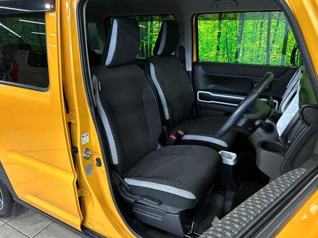 運転席シート廻りは使用感も少なく、良好な状態となっています。丁寧に使われていたことがよくわかりますね。