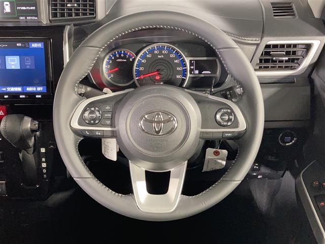 【ステアリング】軽い力で扱いやすいハンドルです。目立つ傷やスレなどなく綺麗な状態です！除菌プランいれていただくとさらに快適に！清潔なお車はお子様にも安心ですね！