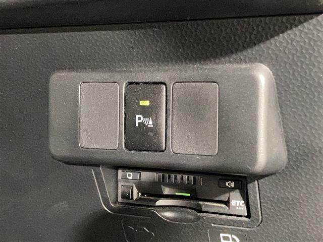 【ETC】有料道路を利用する際に料金所で停止することなく通過できる、ETC車載器（ノンストップ自動料金収受システム機器）が装備されています。セットアップを行うことで利用可能になります。