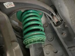 【TEIN車高調】車高が低くなり、スタイリッシュな見た目となっております。車両の重心が下がる事で、走行時の安定性も向上します♪