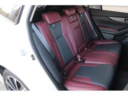 ゲストも寛げるリヤシートはリクライニング機能付き