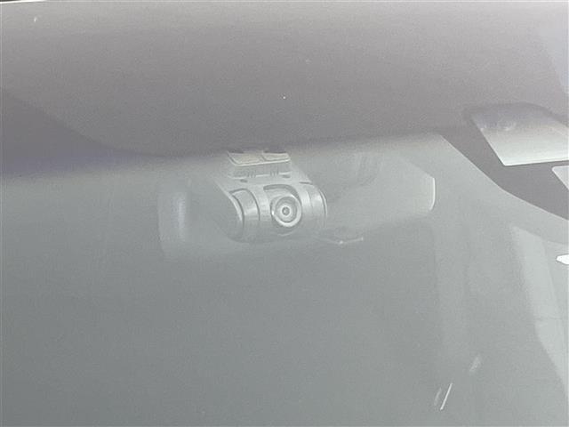 【ドライブレコーダー】映像・音声などの運転中の記録を残します。事故などを起こした起こされた時の証拠になりえますので、もしも時でも安心ですね。