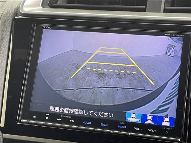 【バックモニター】後ろのカメラの映像をモニターに映し出すことができます！後方の見えない死角や、障害物との距離感をしっかり確認することができます！駐車が苦手な方におすすめです。