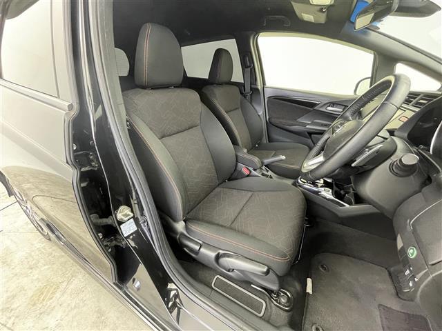 【5人乗り】座り心地が良いシートなので長時間の運転でも快適にお過ごしいただけます。新品のフロアマットのご注文も可能です。掲載箇所以外にご希望の写真がございましたらお気軽にお問い合わせ下さい。