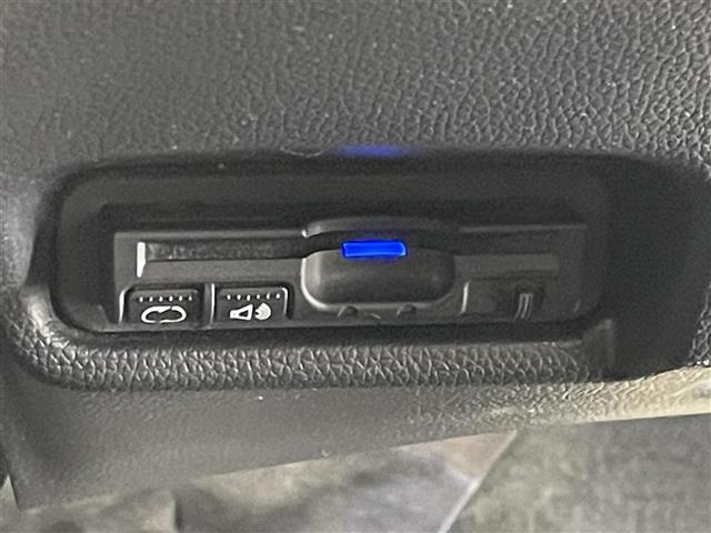 【ETC】有料道路を利用する際に料金所で停止することなく通過できる、ETC車載器（ノンストップ自動料金収受システム機器）が装備されています。セットアップを行うことで利用可能になります。