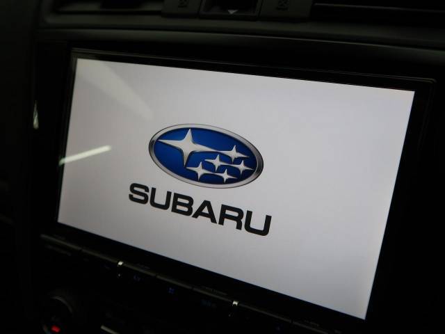 【純正8型ナビ】人気の純正ナビを装備しております。ナビの使いやすさはもちろん、オーディオ機能も充実！キャンプや旅行はもちろん、通勤や買い物など普段のドライブも楽しくなるはず♪