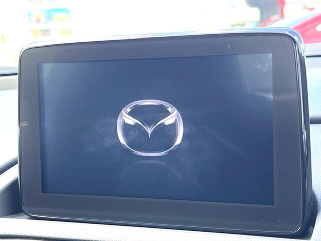 【マツダコネクトナビ】車内の雰囲気にマッチした一体型タイプのナビ。各種車輌設定やBluetooth再生等、様々な機能が楽しめます。直感的なダイヤル操作が可能で、使い勝手も良好です。