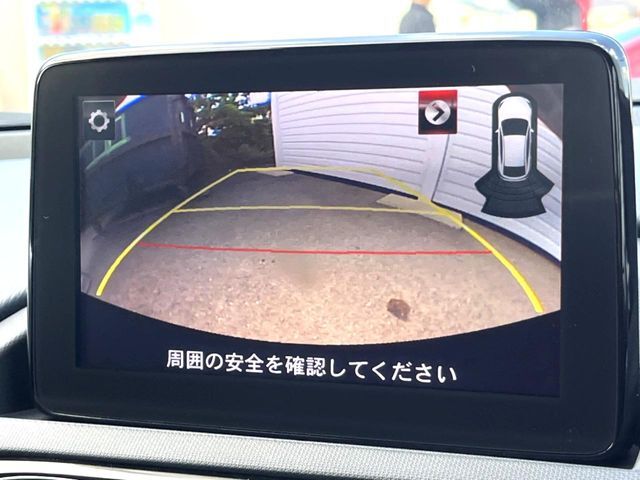 【バックカメラ】駐車時に後方がリアルタイム映像で確認できます。大型商業施設や立体駐車場での駐車時や、夜間のバック時に大活躍！運転スキルに関わらず、今や必須となった装備のひとつです！