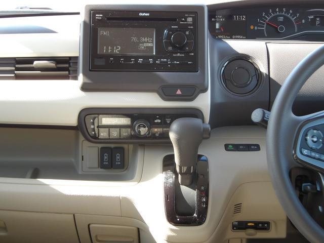 センターコンソールまわり。運転席左下にはETC車載器が装備されています。
