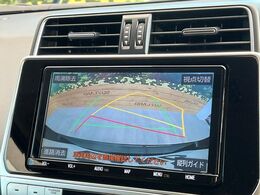 【バックカメラ】駐車時に後方がリアルタイム映像で確認できます。大型商業施設や立体駐車場での駐車時や、夜間のバック時に大活躍！運転スキルに関わらず、今や必須となった装備のひとつです！