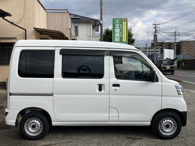 横から☆当店は全国販売、納車（店頭契約）を自信もって行っております。お車を自社便もしくは提携陸送会社にてご自宅までお届けします。納車場所を教えて頂ければ陸送費及び他府県登録費用をお見積りいたします☆