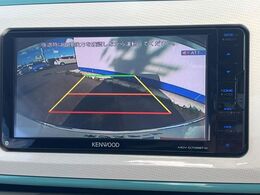 【バックカメラ】駐車時に後方がリアルタイム映像で確認できます。大型商業施設や立体駐車場での駐車時や、夜間のバック時に大活躍！運転スキルに関わらず、今や必須となった装備のひとつです！