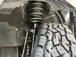 オーバーテック製MAX40リフトアップブロックキットを装着してリフトアップしています！