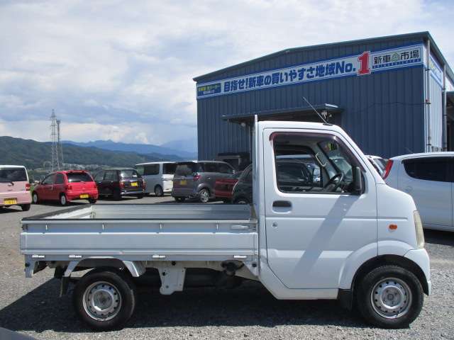 遠方のお客様は陸送にてお車のお届けも可能です。お気軽にお問い合わせください。