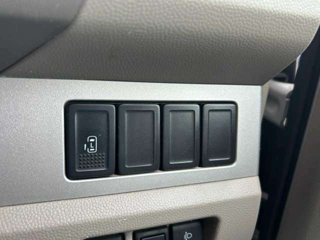 運転席から、ボタン一つでスライドドアの開閉が可能です！