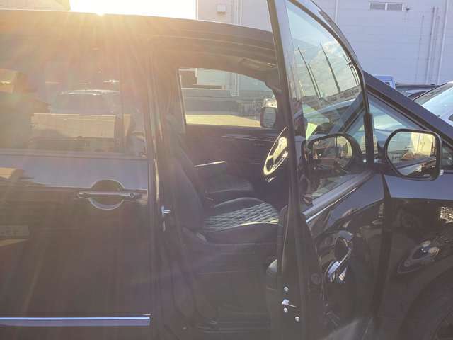 ゆったり包み込むようなフロントシート！長距離運転の疲労も軽減してくれます！