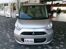 当店は諸費用も含めた総額表示を行っております。諸費用には車庫証明費用が含まれています。また、店舗納車を推奨しておりますので納車費用は含まれておりません。