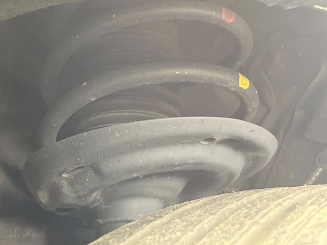 お車を安心してお乗りいただく為には、足回りの定期点検が欠かせません。サービスサポート（有償保証）では無料点検もご提供しており、安心のカーライフをお過ごしいただけるサポート体制が整っています。